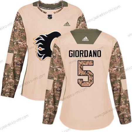 Adidas Naisten Calgary Flames #5 Mark Giordano Maastokuvio Aito 2017 Veterans Day Ommeltu NHL Paita